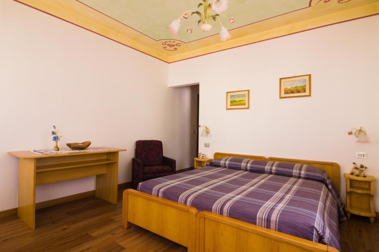 אלגה Hotel Centrale מראה חיצוני תמונה