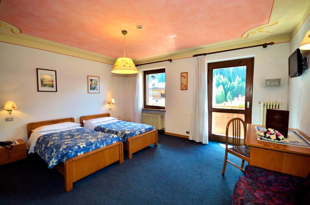 אלגה Hotel Centrale מראה חיצוני תמונה