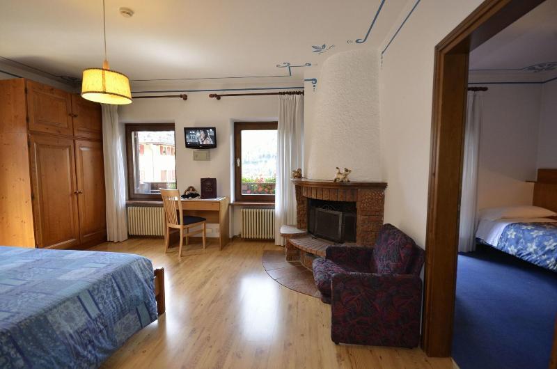אלגה Hotel Centrale מראה חיצוני תמונה